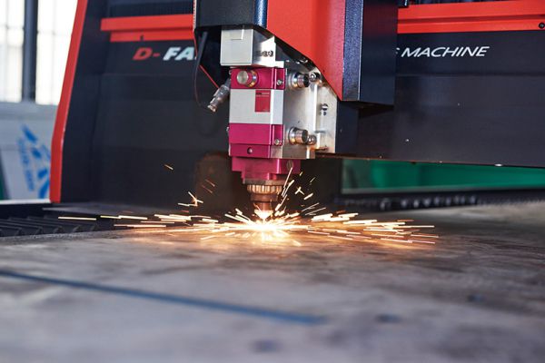 Laser cutting machine